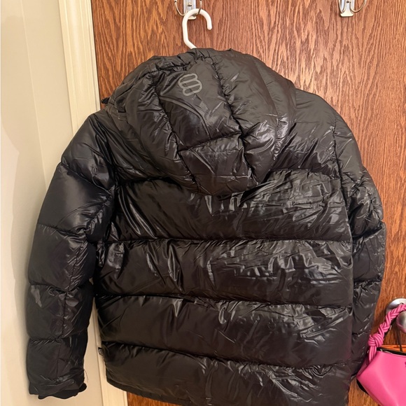 Aritzia Black Super Puff - Picture 3 of 4